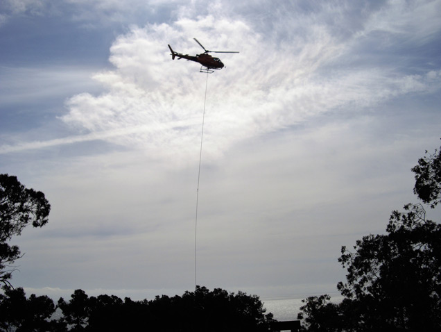Treballs de helicòpter sobre Cap Roig, Calella de Palafrugell
